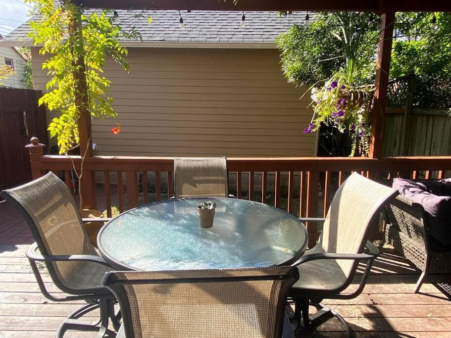 Bright Midtown Bungalow - Housity