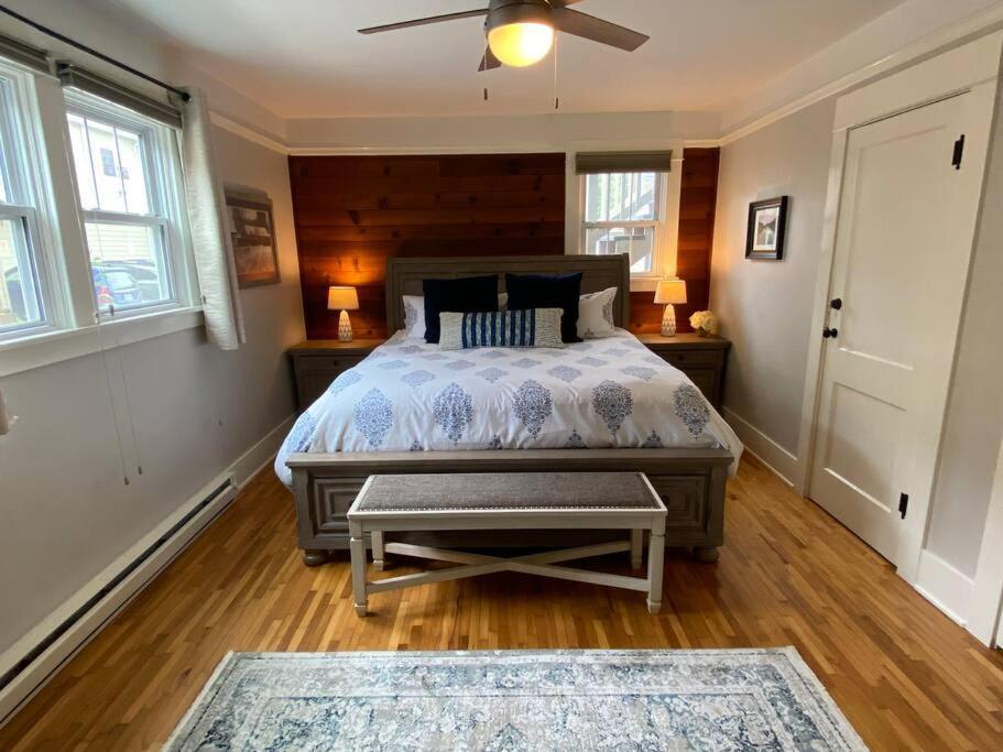 Bright Midtown Bungalow - Housity