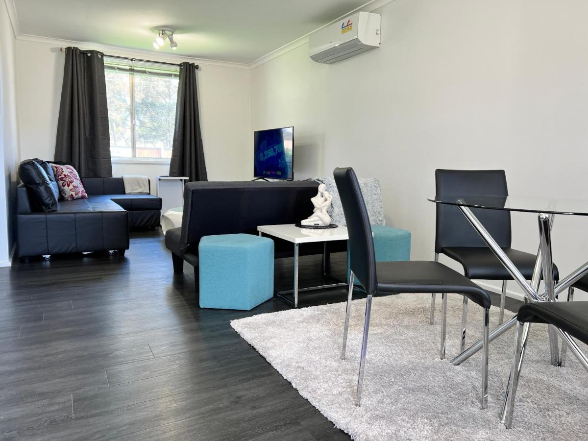 Cheerful Comfortable Home in Higgins Wine Parking Wifi - Housity
