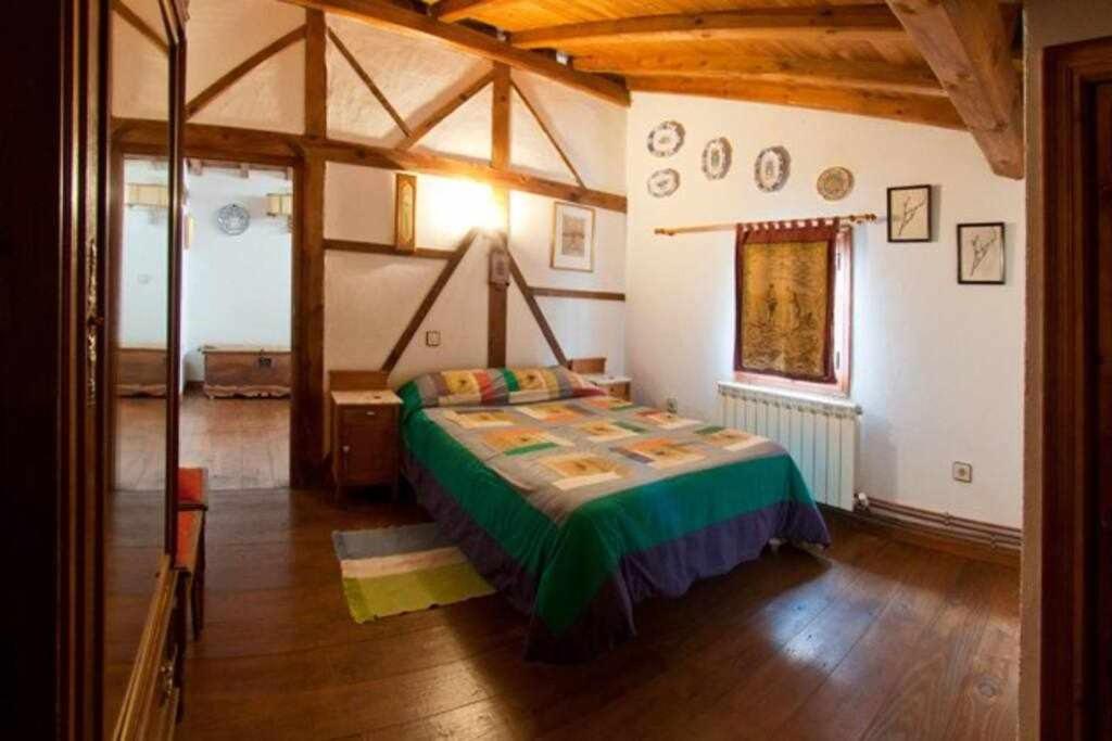 Casa Rural Lucía es una casa rural amplia con patio ideal para familias - Housity
