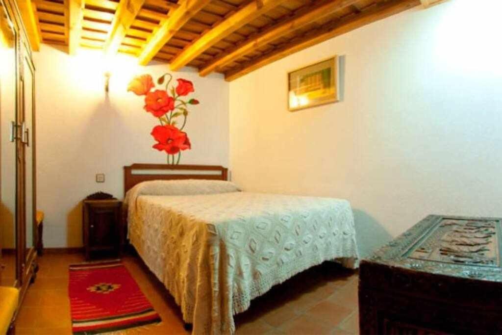 Casa Rural Lucía es una casa rural amplia con patio ideal para familias - Housity