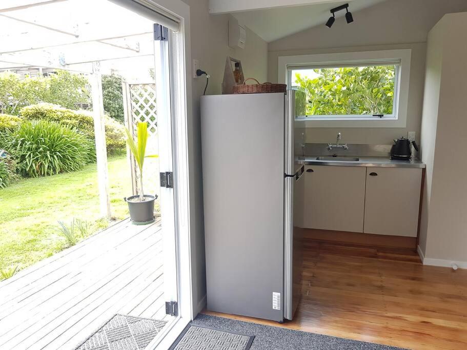 Beach Break Cabin - short walk to beach and cafes - Housity