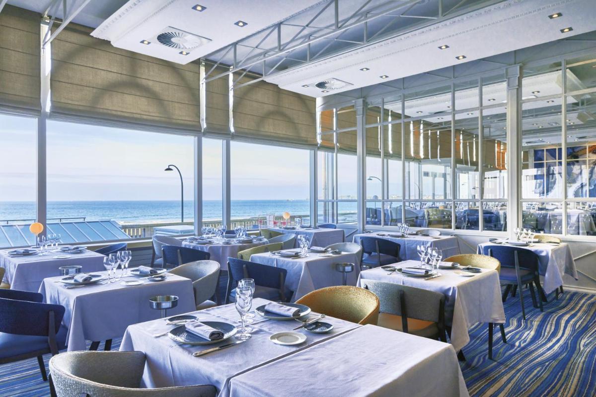 Restaurant ou autre lieu de restauration dans l'établissement Grand Hôtel Des Thermes Restaurant ou autre lieu de restauration dans l'établissement Grand Hôtel Des Thermes