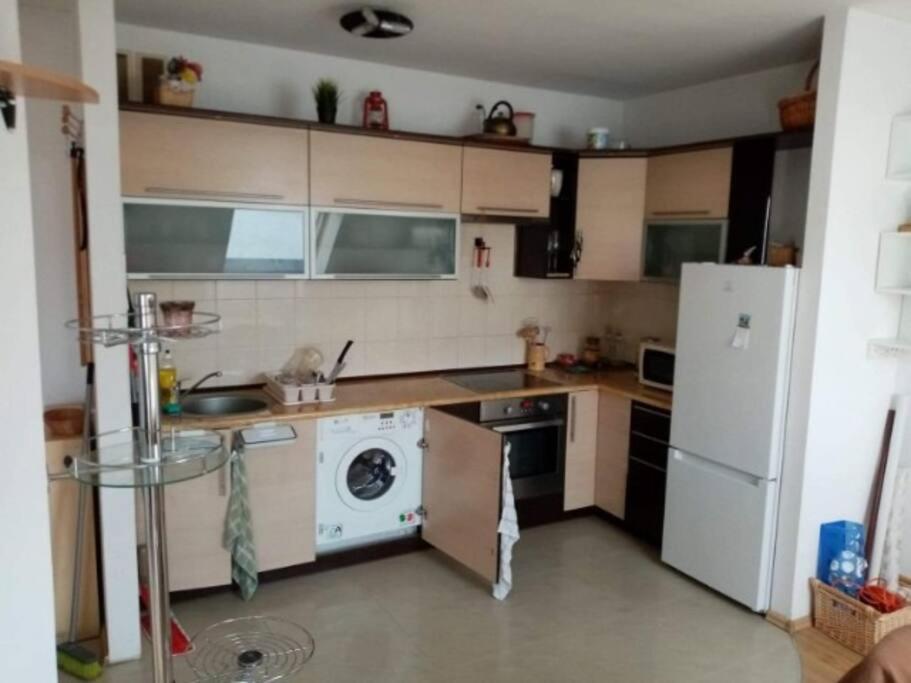 Jasne czyste i zadbane mieszkanie blisko lotniska - Housity