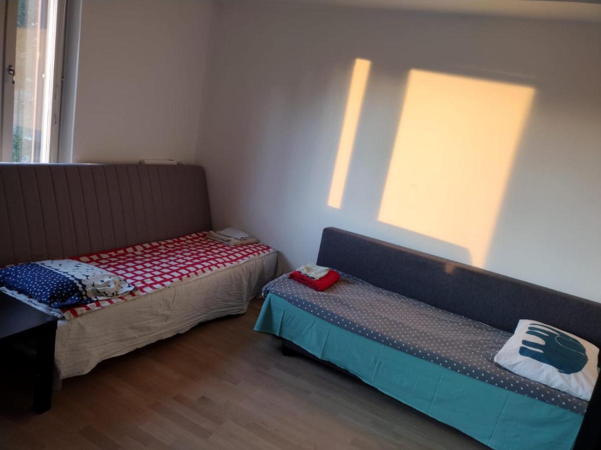 Suitetrails - Bondo HelShareLivingRoom-JaettuHuone-Комната с соседом into Center-Airport-University