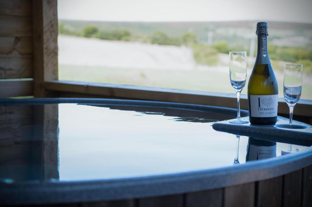 Worms Head - Safari Glamping Tent - Llangennith - Housity