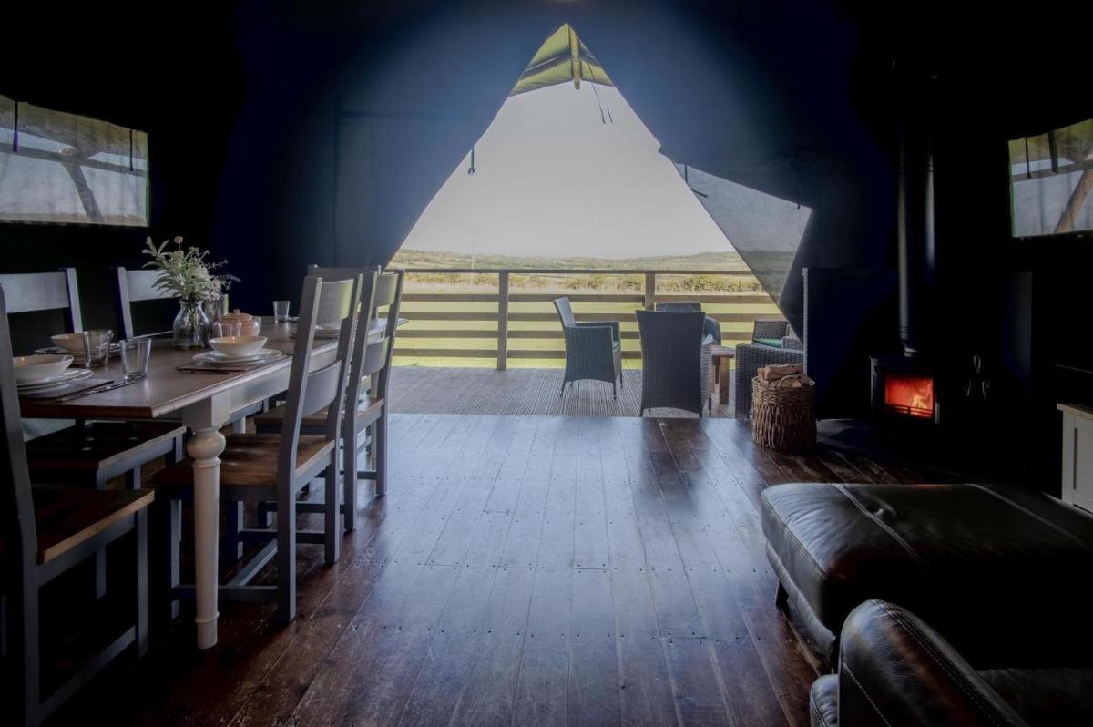 Worms Head - Safari Glamping Tent - Llangennith - Housity