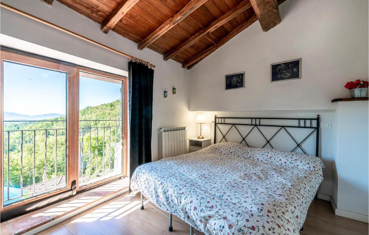 Stunning home in Bagnone with 3 Bedrooms - Housity