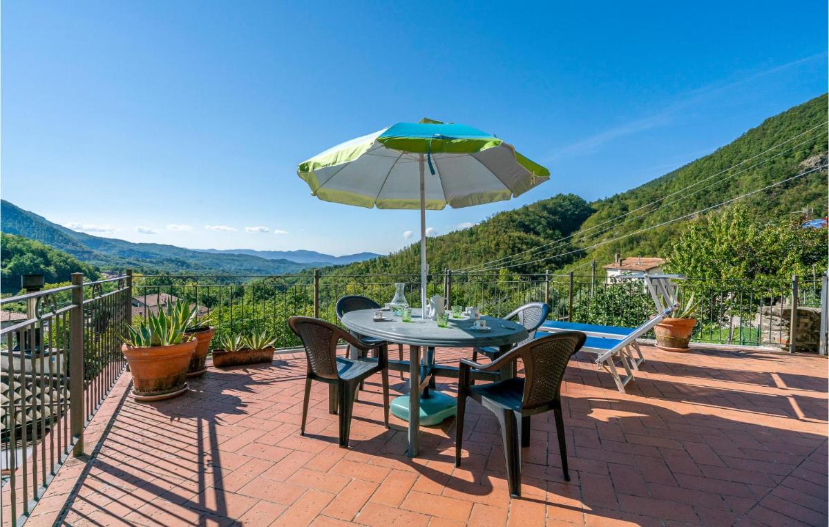 Stunning home in Bagnone with 3 Bedrooms - Housity