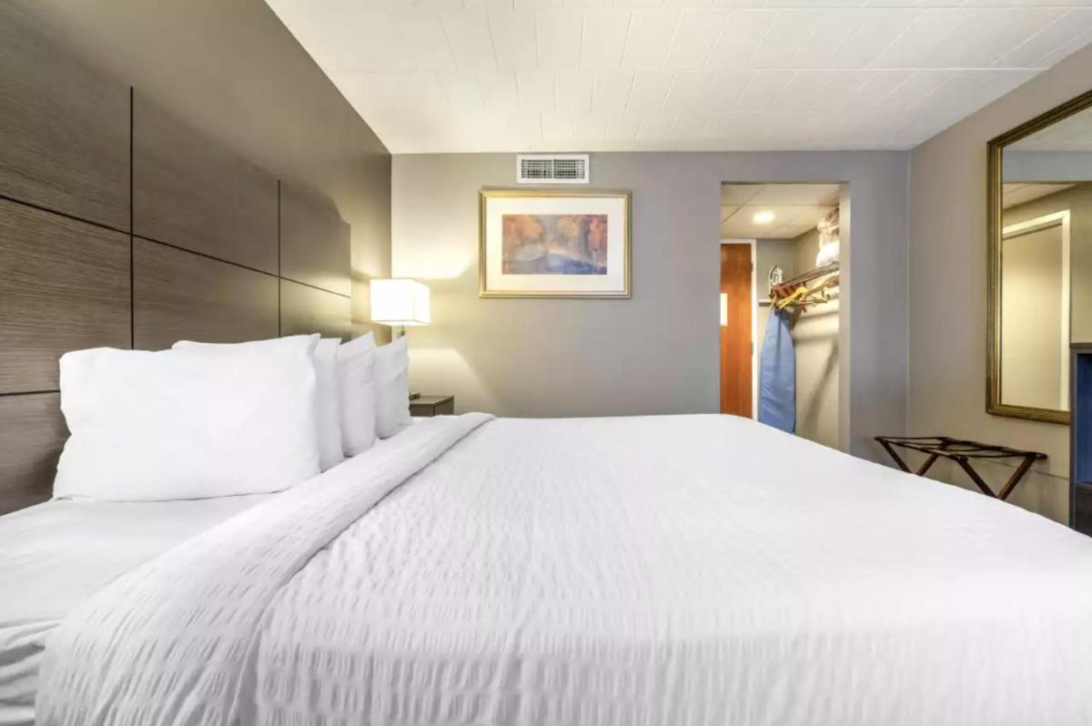 Charming Rooms with Bath, NEW CUMBERLAND - SK - Housity
