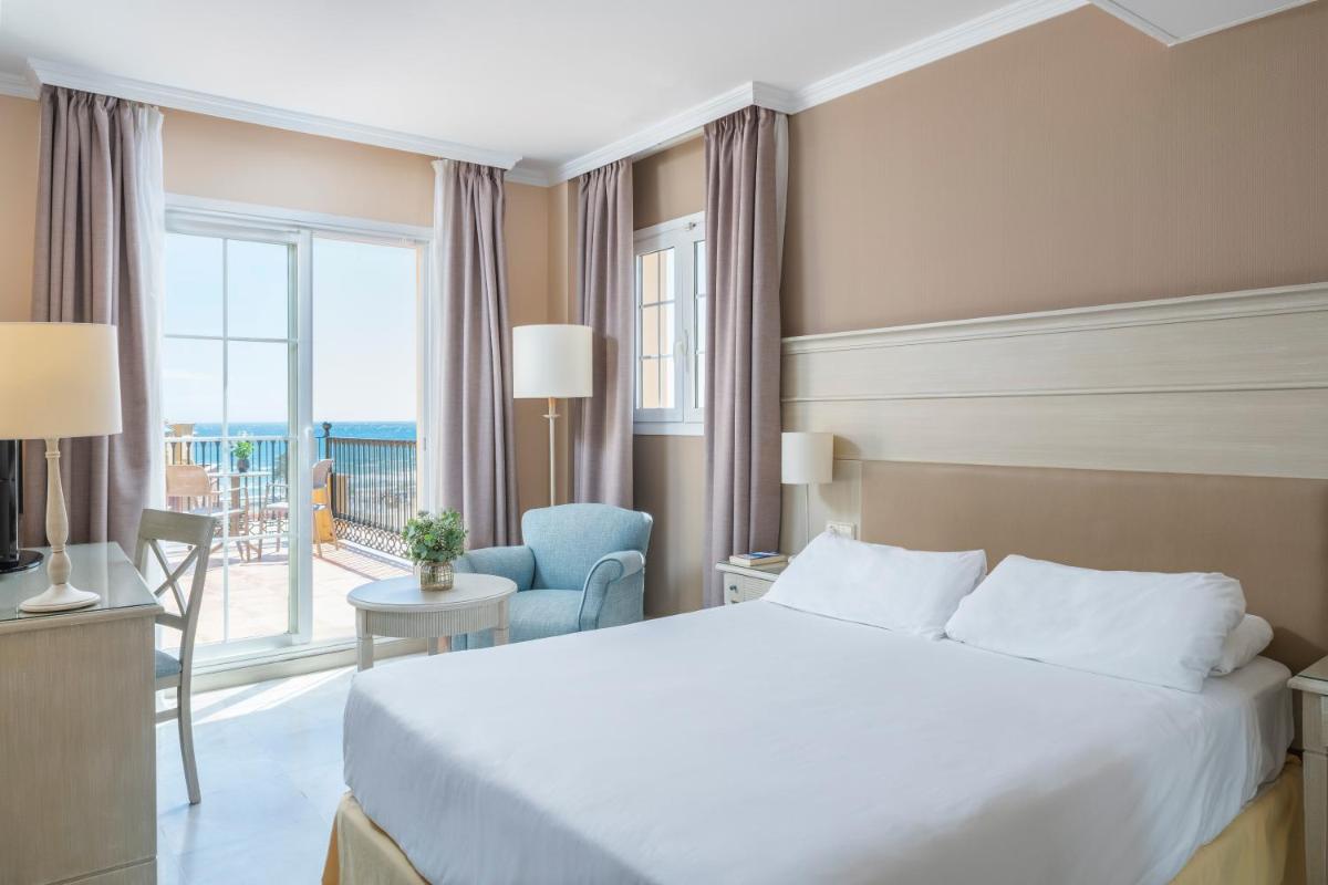 Cama o camas de una habitación en Iberostar Waves Málaga Playa