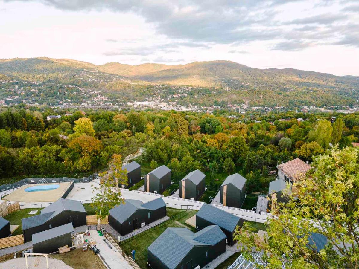 Moon Village Comarnic - Housity