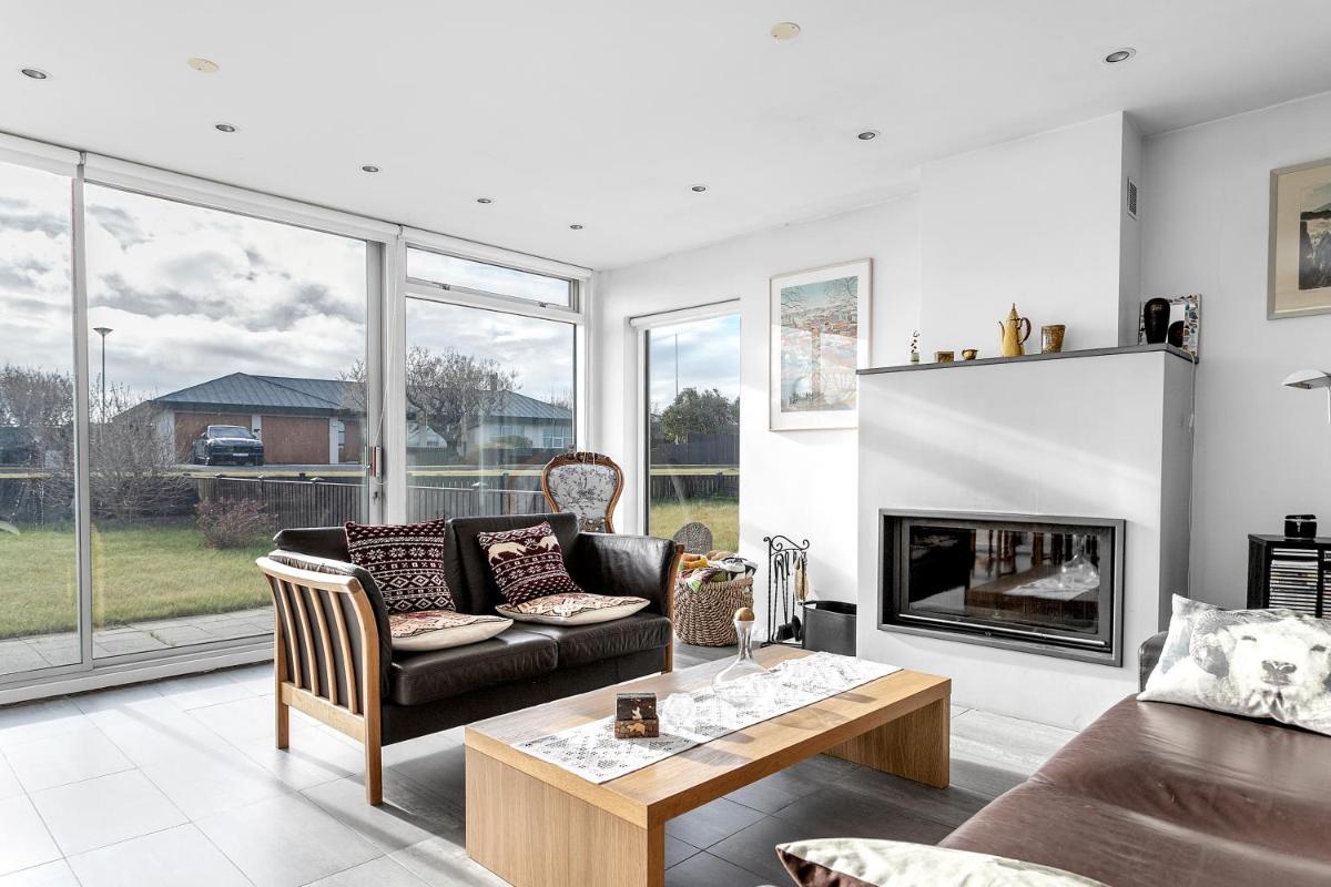 Cheerful House with Fireplace - Housity