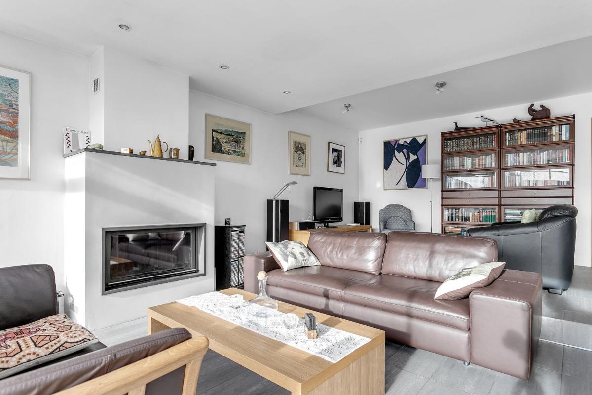 Cheerful House with Fireplace - Housity