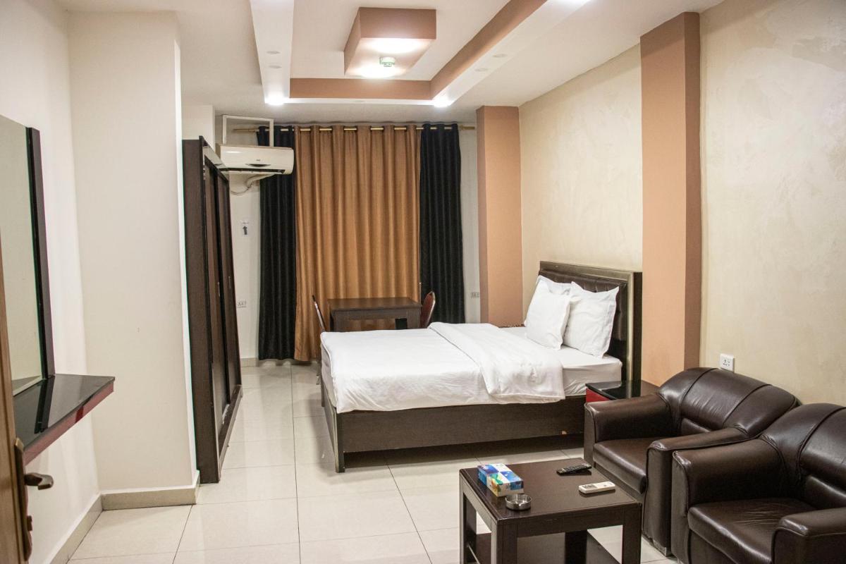 Suitetrails - Sara Crown Hotel