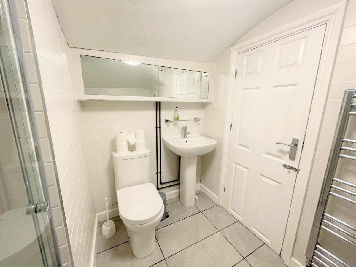 Contemporary Garden Flat in Clifton - Housity