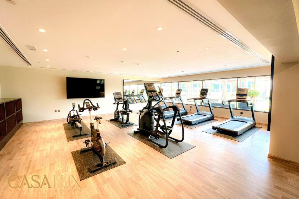 Lovely Big Studio W/ Burj Khalifa View in Downtown - Housity