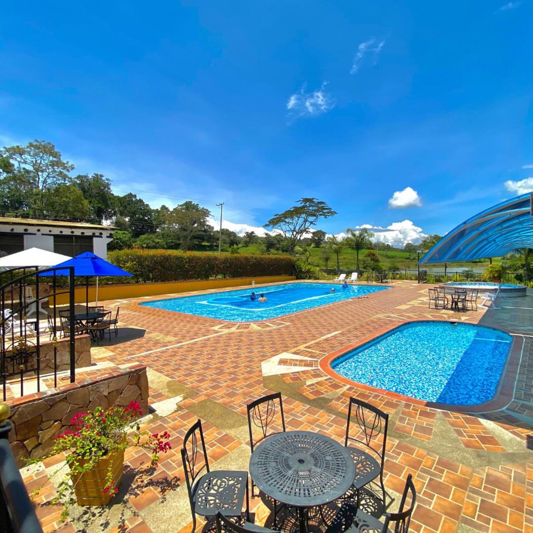 Hotel Hacienda Santa Barbara - Housity