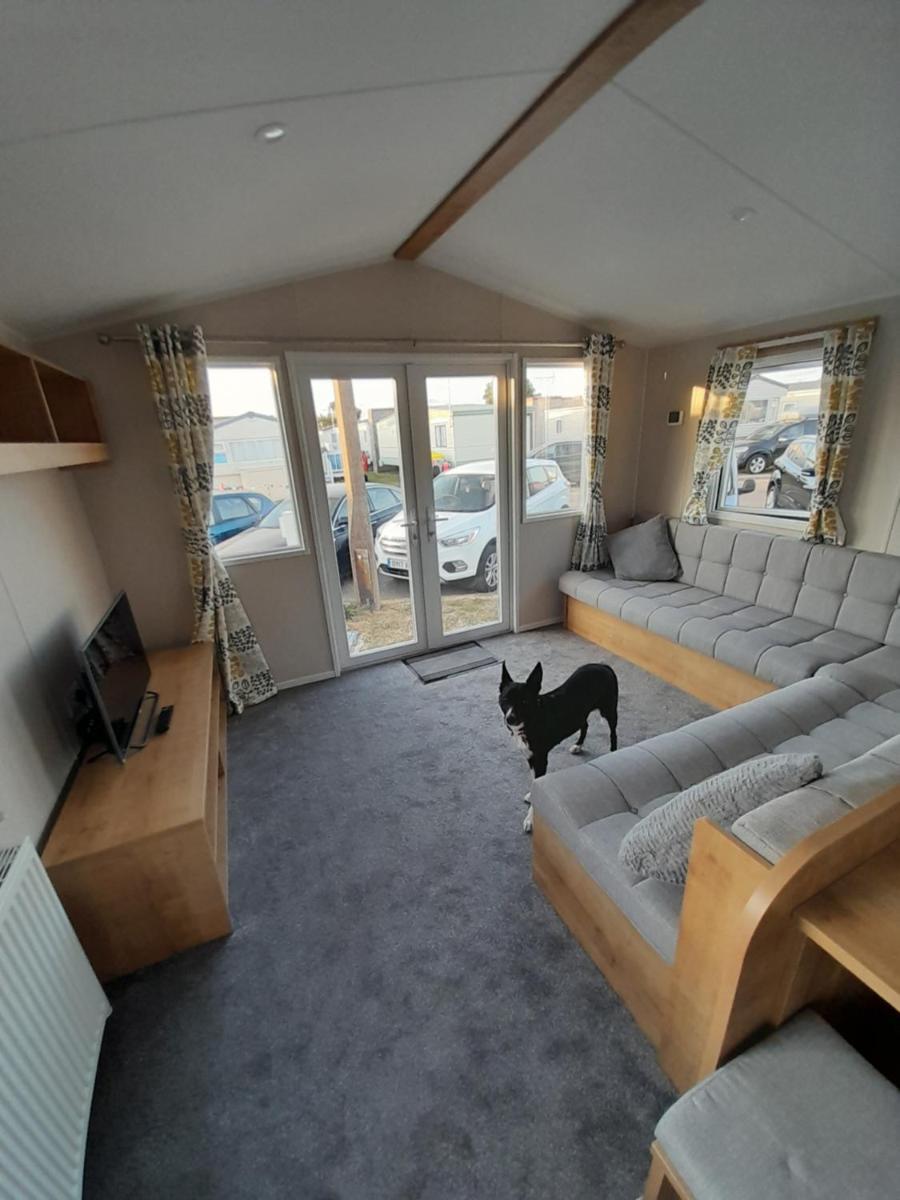 Beautiful 3 Bed caravan in Walton on the Naze - Housity
