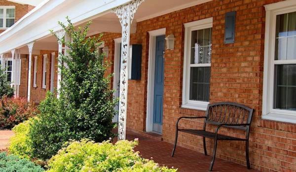 Governor House Inn Arlington/Falls Church - Housity