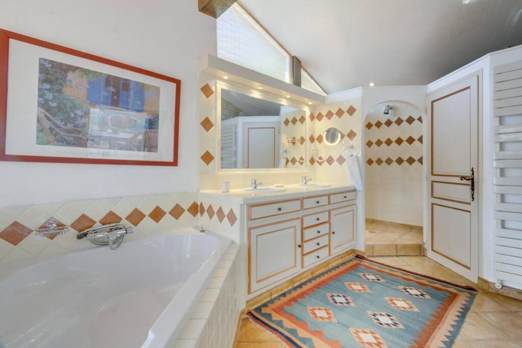 L'Olivette - Mas Provencal, Panoramic View & Pool - Housity