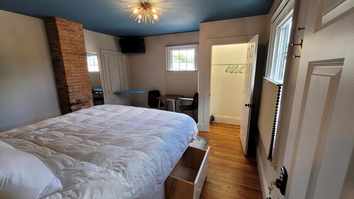 Newly Restored Apartment in North Salem - Housity