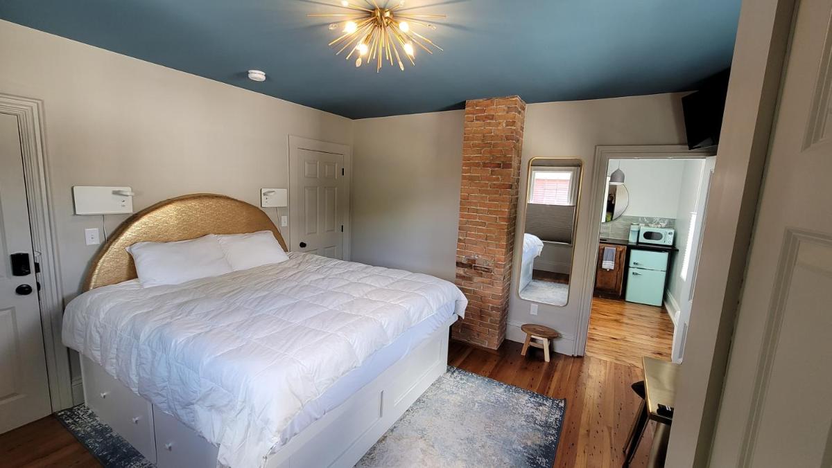 Newly Restored Apartment in North Salem - Housity