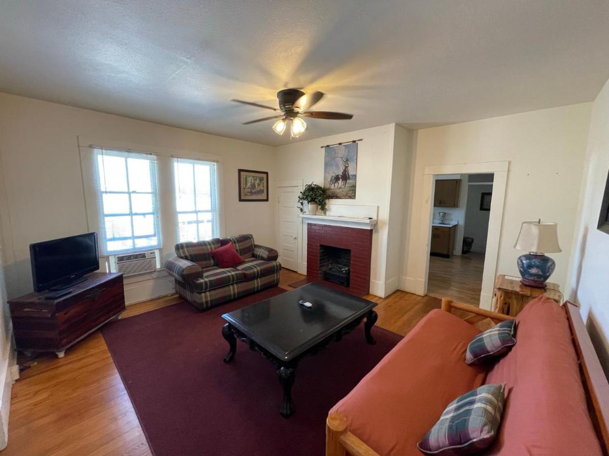 Carriage Inn - Hondo Suite 3 - Housity