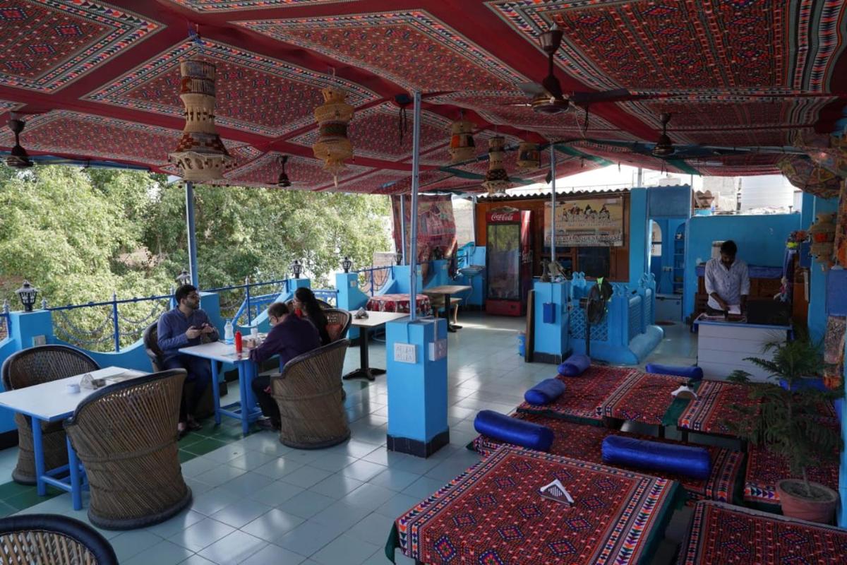 Dylan Cafe And Guest House - Housity