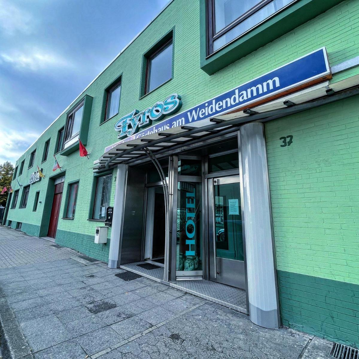 Tyros Hotel und Gästehaus am Weidendamm - Housity