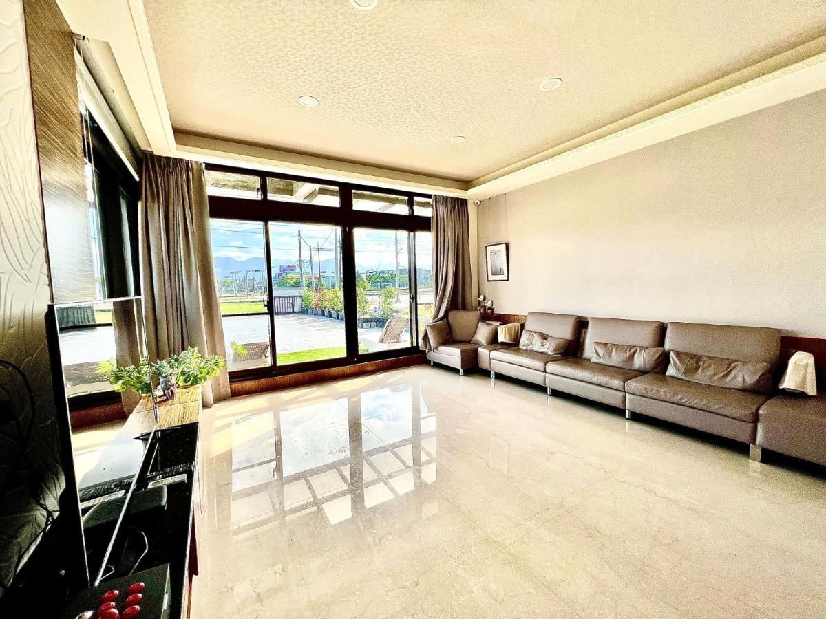 Xin yi - Housity