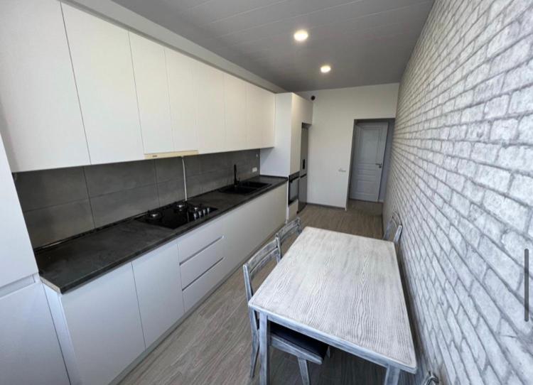 Suitetrails - Modern Apartment
