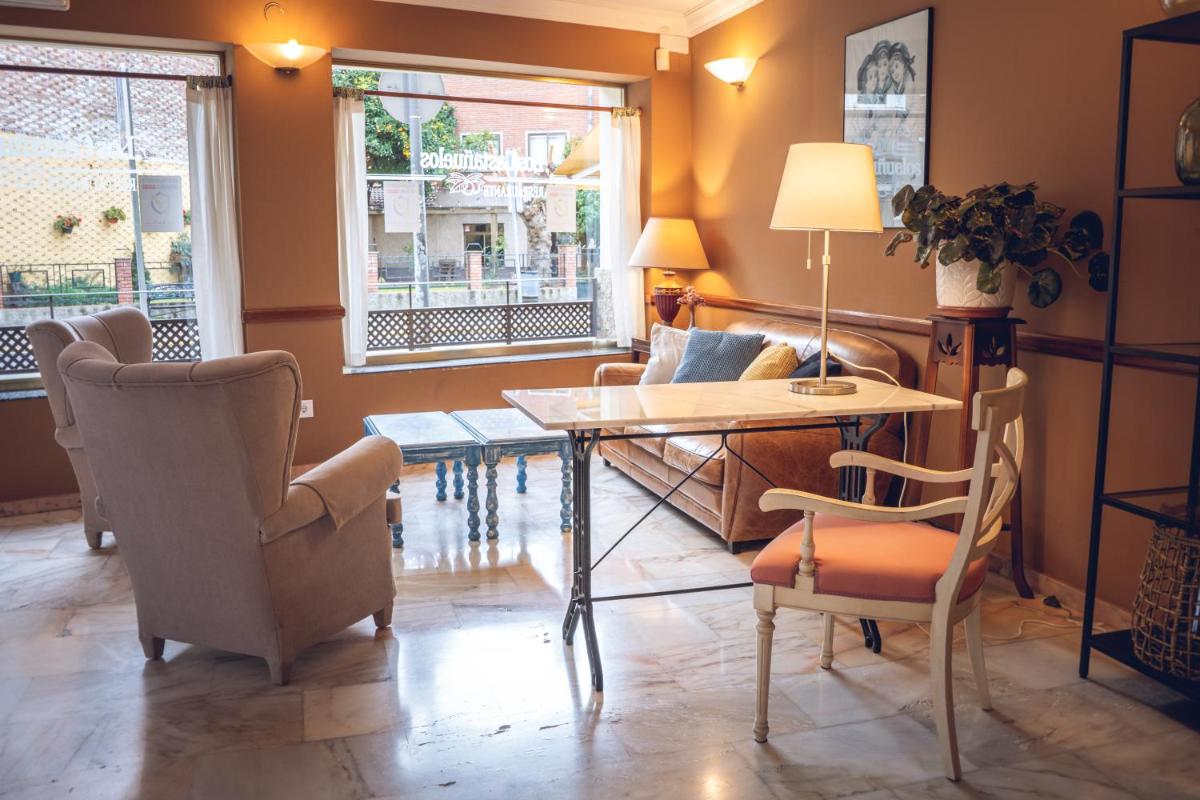 Hostal Los Castañuelos - Housity