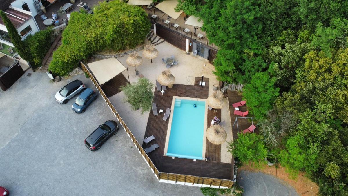 Piscine de l'établissement Le Belvedere ou située à proximité