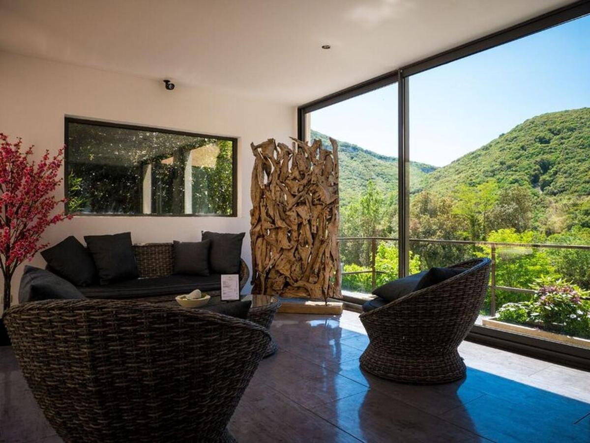 Vue générale sur la montagne ou vue sur la montagne depuis l'hôtel
