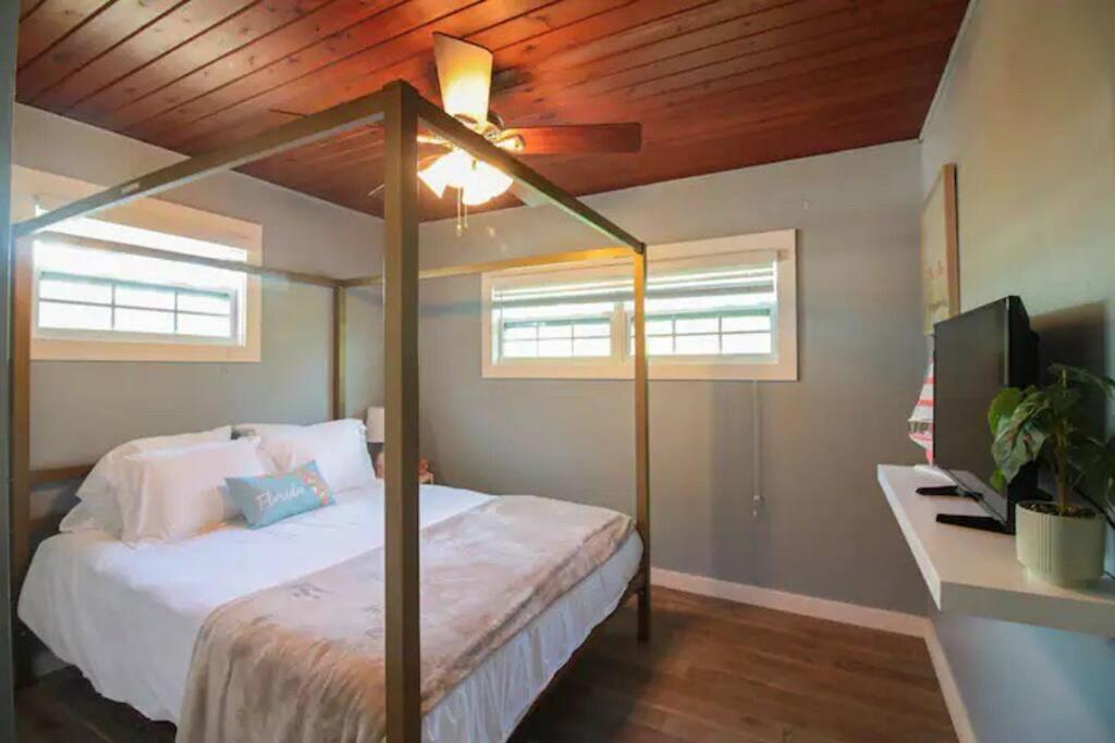 Two Homes in One! W/ Hot Tub, Yard, Pets, Casita - Housity