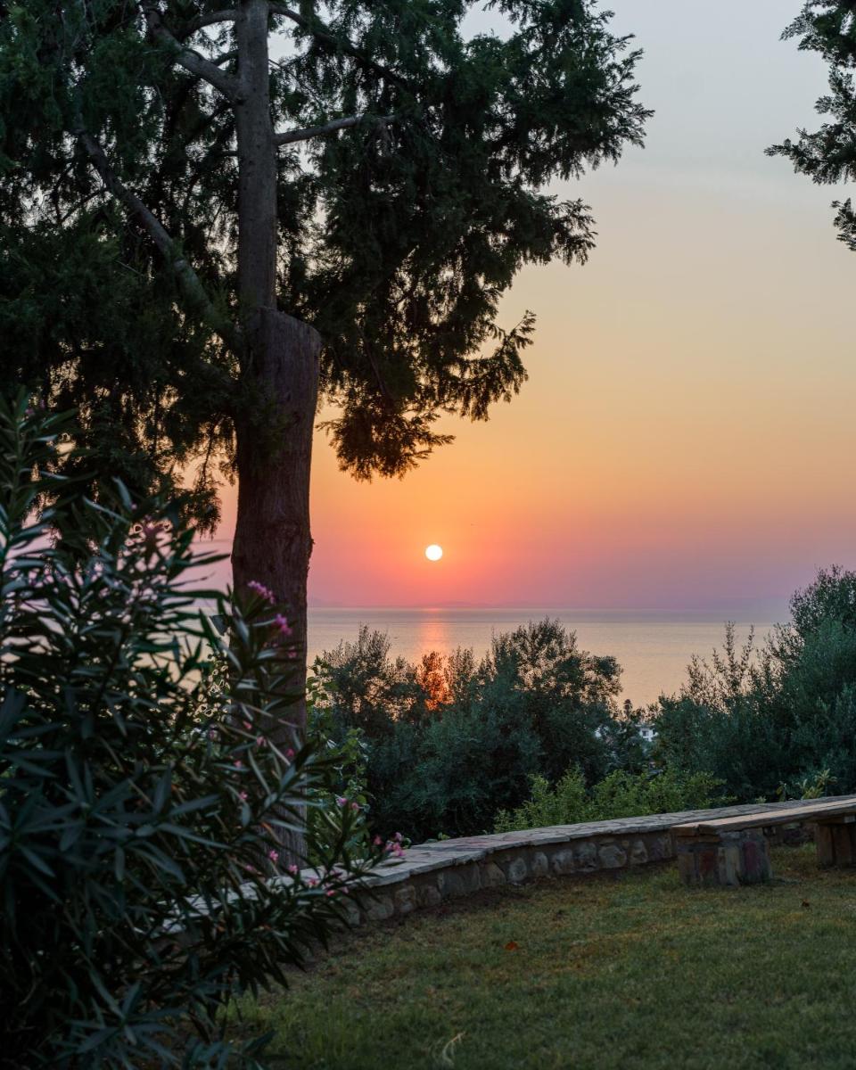 Suitetrails - Sea View Villa with 4 bedrooms - grECOrama