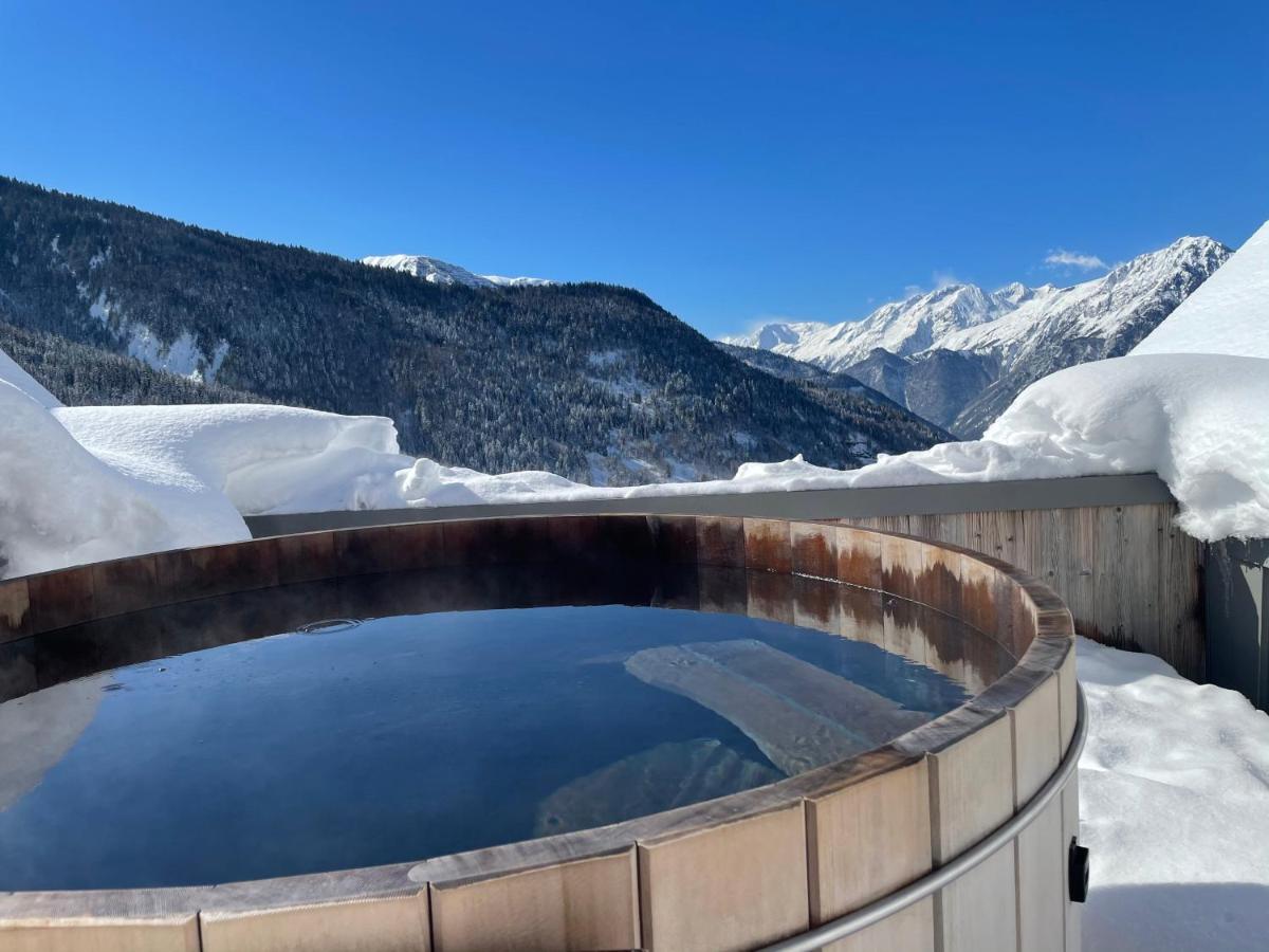 Vue générale sur la montagne ou vue sur la montagne depuis l'hôtel