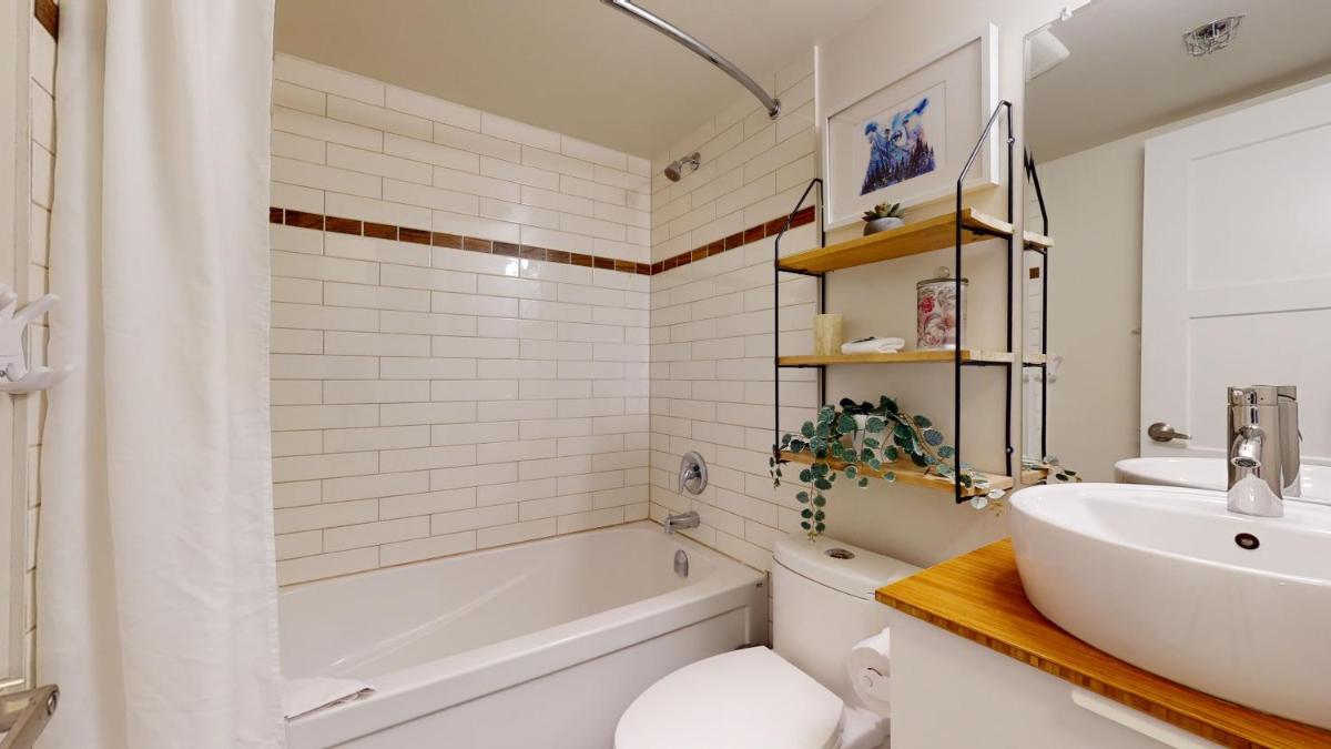 1BR plus Den Village Condo with Mountain Views and Hot Tub by Harmony Whistler - Housity
