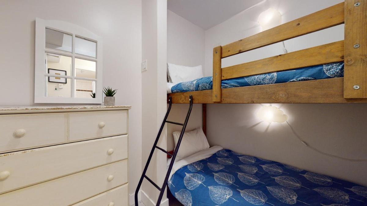 1BR plus Den Village Condo with Mountain Views and Hot Tub by Harmony Whistler - Housity