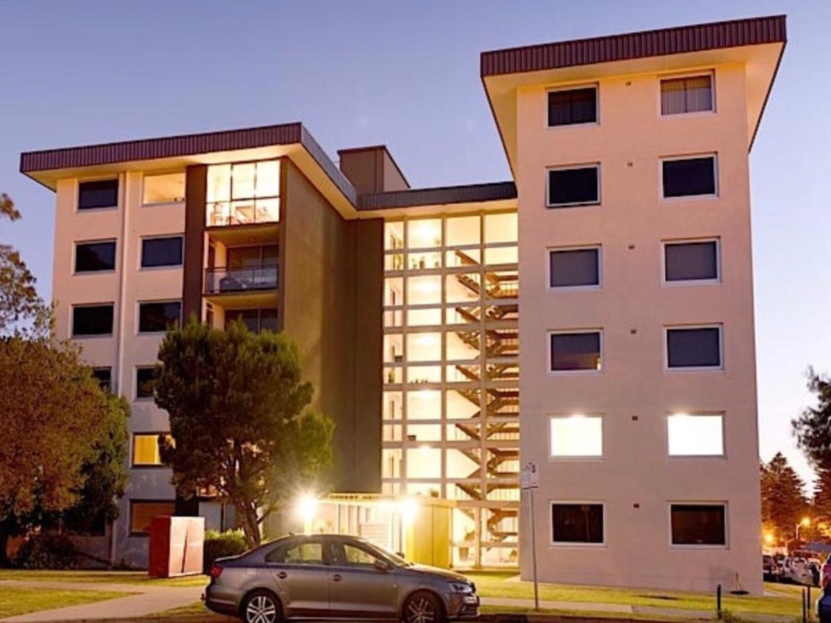 Suitetrails - A Little Slice of Fremantle One Bedroom Character Apartment