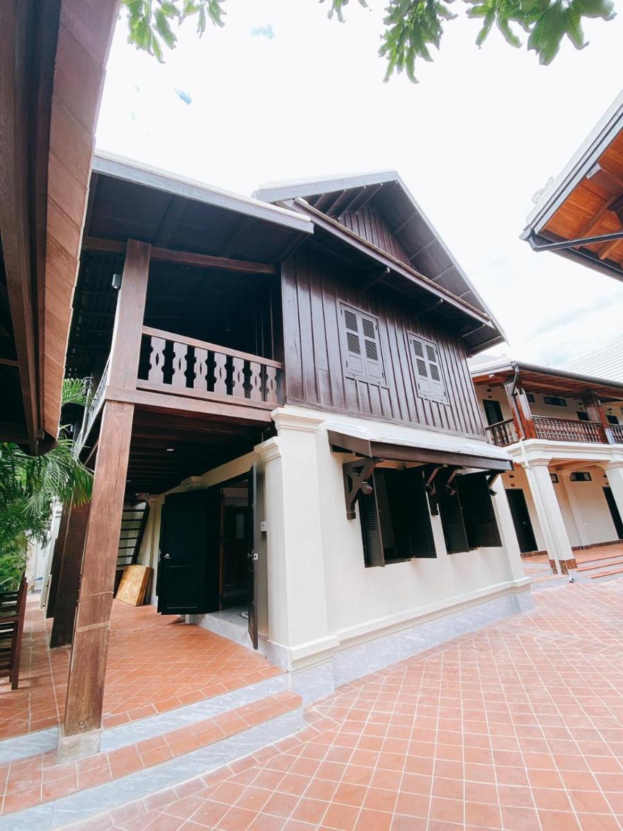 Suitetrails - Opera Premier Hotel