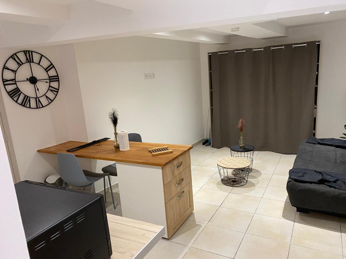 Studio charmant proche de tous commerces, parkings - Housity
