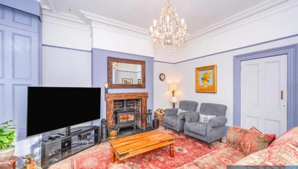 Westlea - Victorian Villa with beautiful garden - Housity