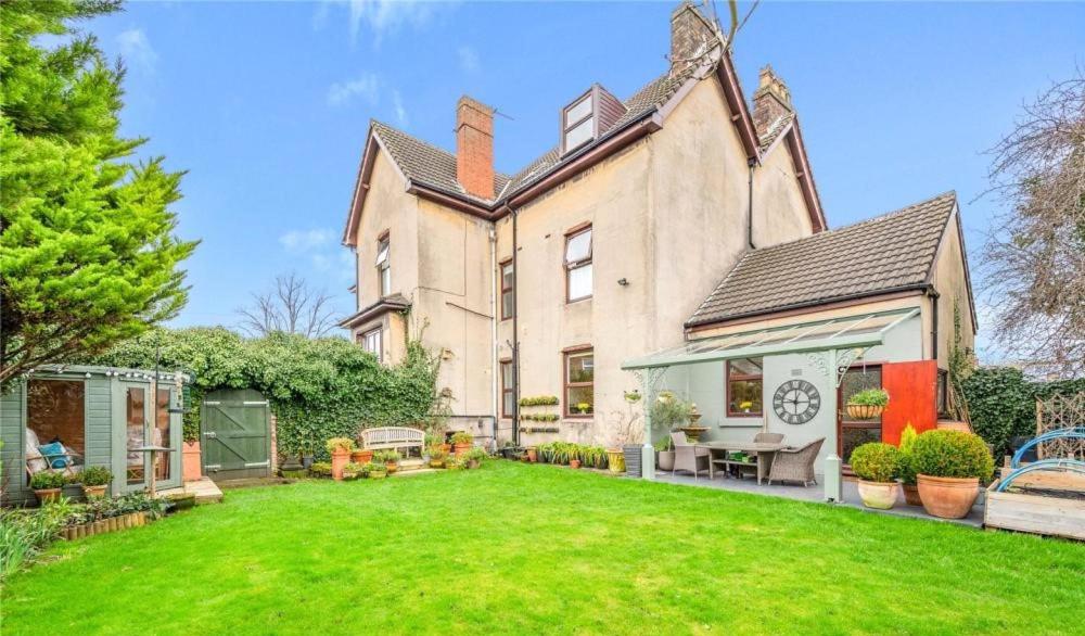 Westlea - Victorian Villa with beautiful garden - Housity