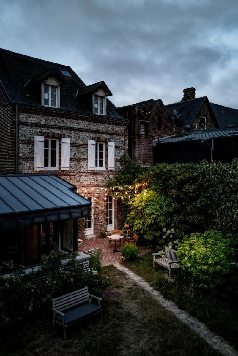 Les Baigneurs - Housity