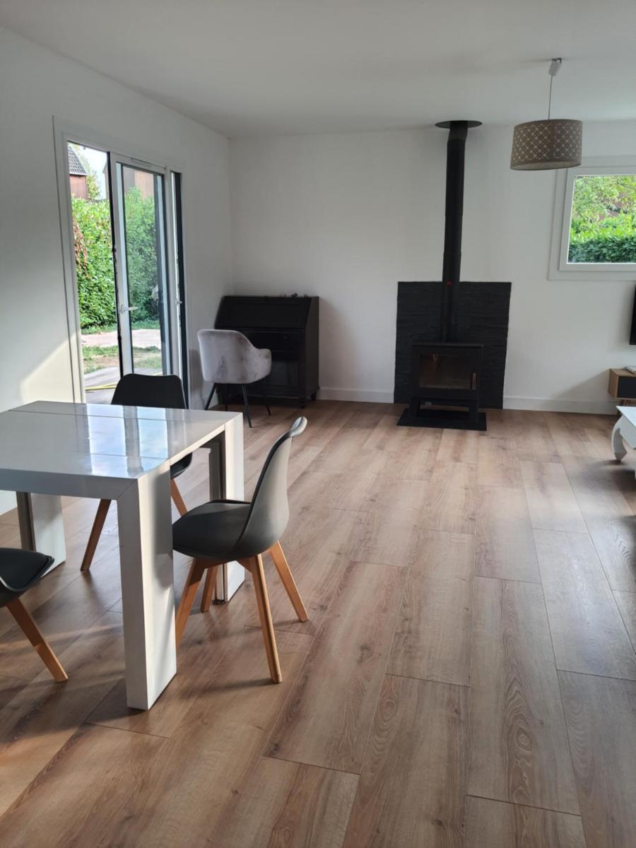 Chambre dans villa chez l'habitant, parking gratuit, sanitaires partagés - Housity
