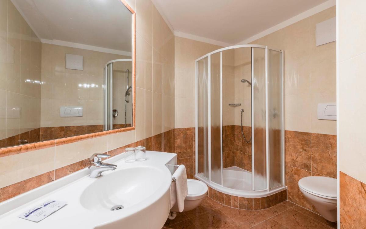 B&B Hotel Alpenrose Rooms & Apartments - Housity