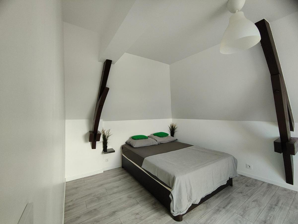 Les Lofts De Provins: Apt 4 - Housity