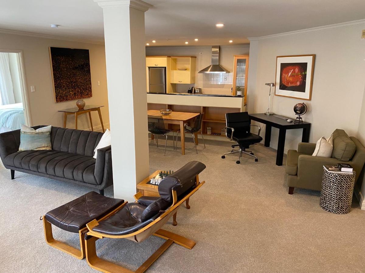 West End Precinct 2 Bedroom Apartment close to walkway and ocean - Housity